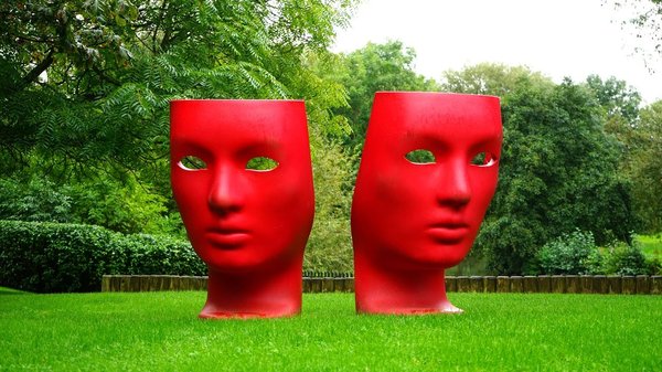 Quelles stratégies pour développer un espace d'art public interactif pour engager la communauté ?